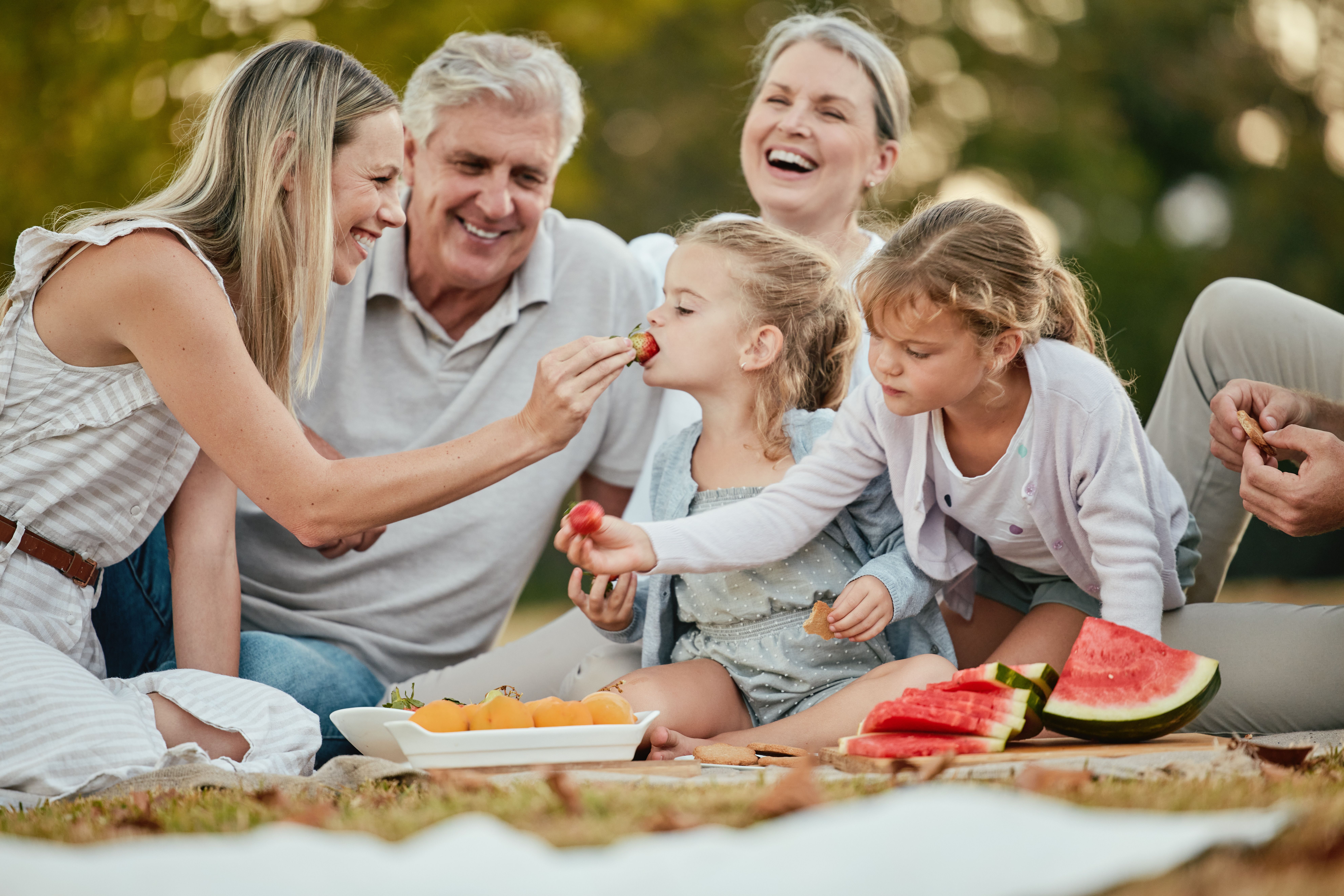 Family enjoying fruit and other inflammation-reducing foods for seniors