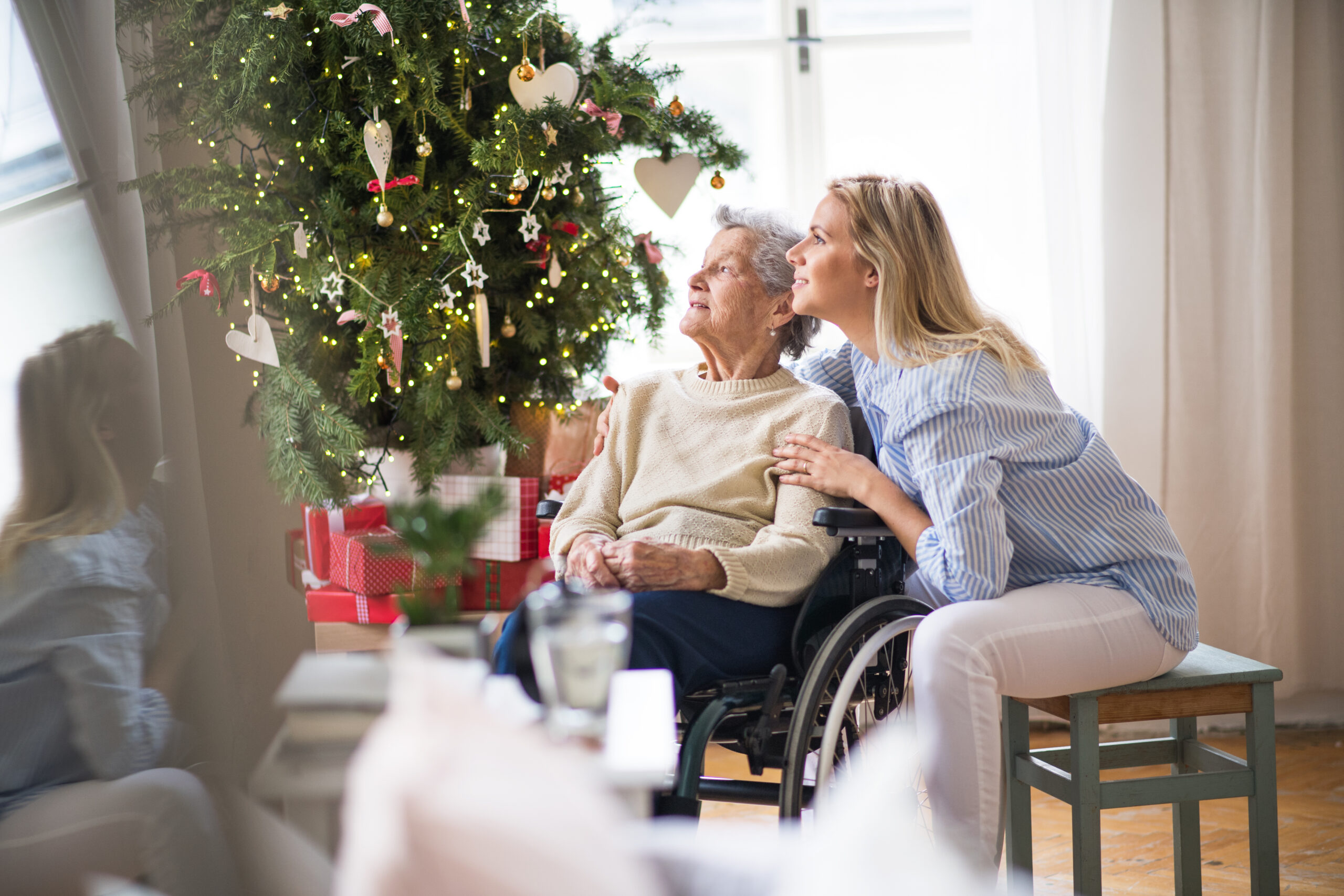 By managing holiday spending, seniors can spend this season alongside family without worry.